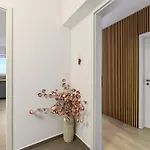 Qualis 7th Heaven Апартаменты *